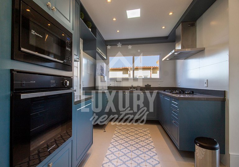 Casa Moderna e Luxuosa com Quatro Suítes Próx a Rua das Pedr