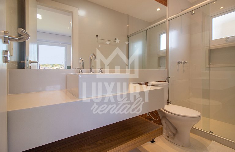 Casa Moderna e Luxuosa com Quatro Suítes Próx a Rua das Pedr