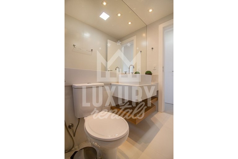 Casa Moderna e Luxuosa com Quatro Suítes Próx a Rua das Pedr