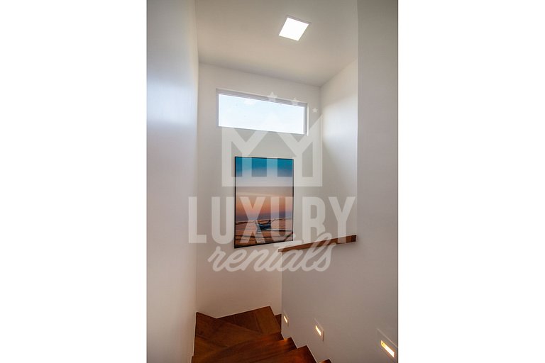 Casa Moderna e Luxuosa com Quatro Suítes Próx a Rua das Pedr
