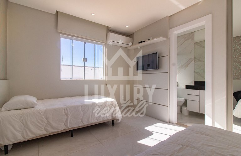 Mansão com Nove Quartos à Três Minutos da Praia de Geribá po