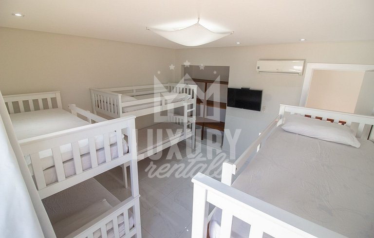 Mansão com Nove Quartos à Três Minutos da Praia de Geribá po