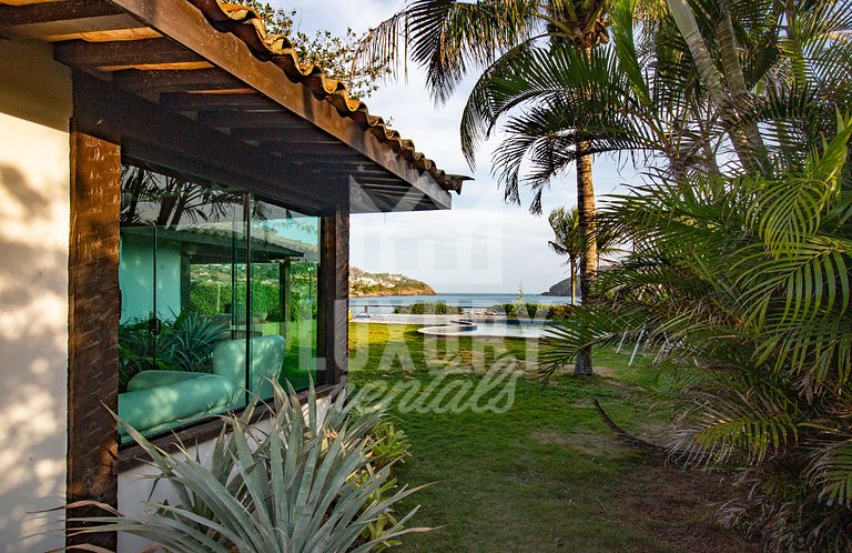 Mansão Beira Mar com Cinco Suítes na Praia da Ferradura - Po