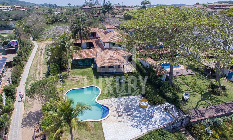 Mansão Beira Mar com Cinco Suítes na Praia da Ferradura - Po