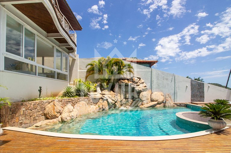 Maravilhosa Mansão em Frente à Praia da Ferradura Por Luxury