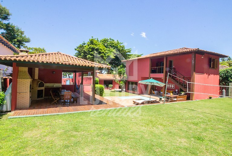Pé na Areia da Praia dos Ossos e Seis Suítes