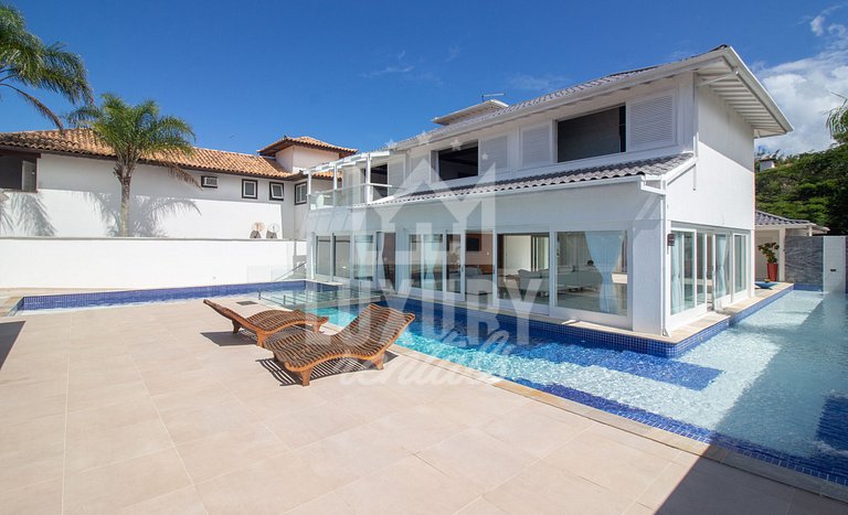 Mansão Pé na Areia da Ferradura Por Luxury Rentals