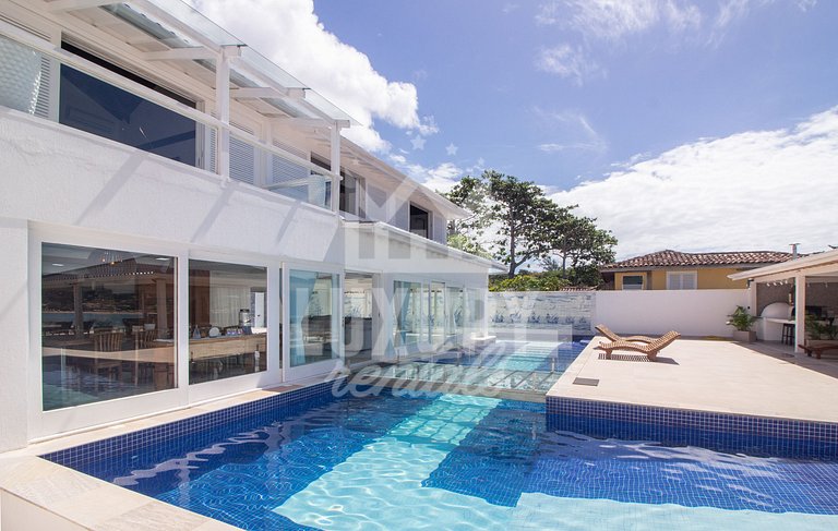 Mansão Pé na Areia da Ferradura Por Luxury Rentals
