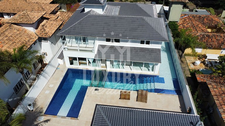 Mansão Pé na Areia da Ferradura Por Luxury Rentals