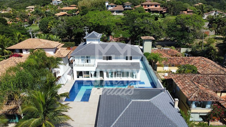 Mansão Pé na Areia da Ferradura Por Luxury Rentals