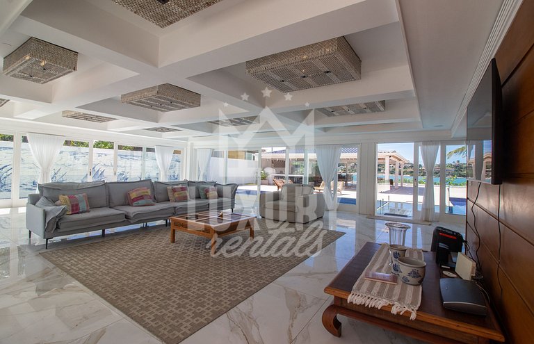 Mansão Pé na Areia da Ferradura Por Luxury Rentals