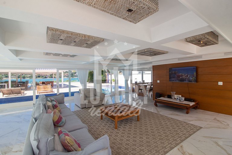 Mansão Pé na Areia da Ferradura Por Luxury Rentals