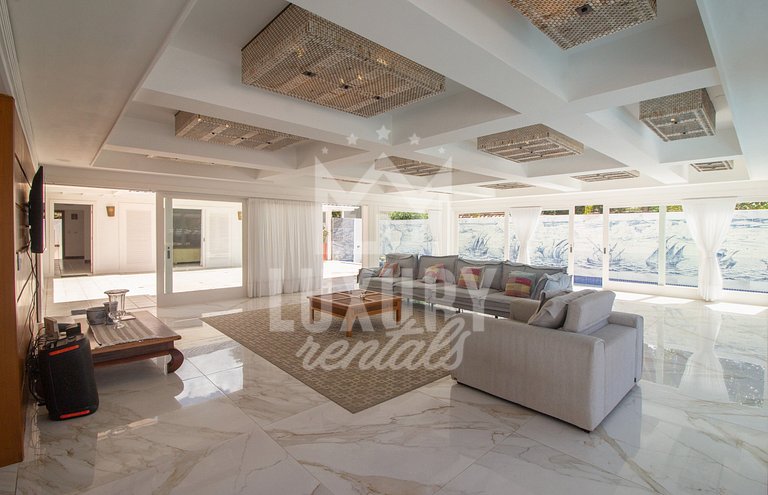 Mansão Pé na Areia da Ferradura Por Luxury Rentals