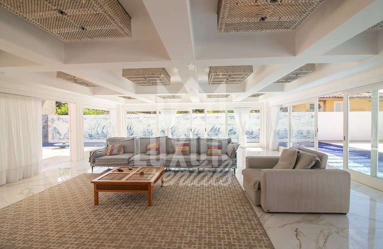 Mansão Pé na Areia da Ferradura Por Luxury Rentals