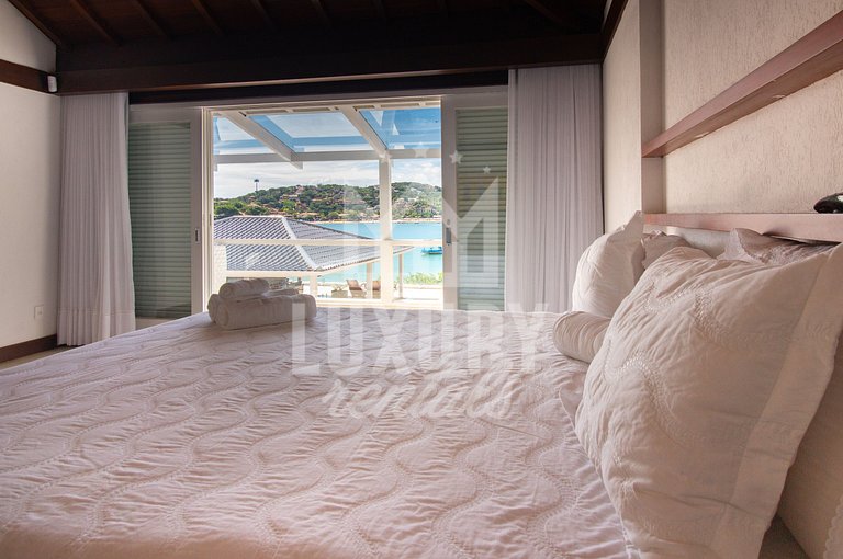 Mansão Pé na Areia da Ferradura Por Luxury Rentals
