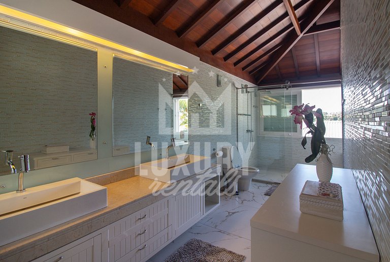 Mansão Pé na Areia da Ferradura Por Luxury Rentals