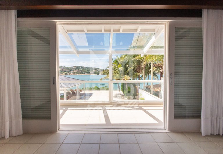 Mansão Pé na Areia da Ferradura Por Luxury Rentals