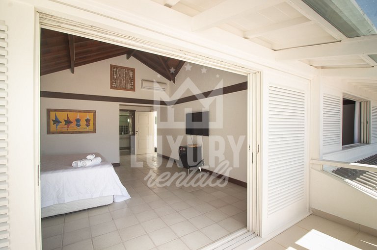 Mansão Pé na Areia da Ferradura Por Luxury Rentals