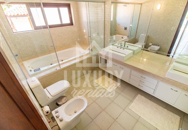 Mansão Pé na Areia da Ferradura Por Luxury Rentals