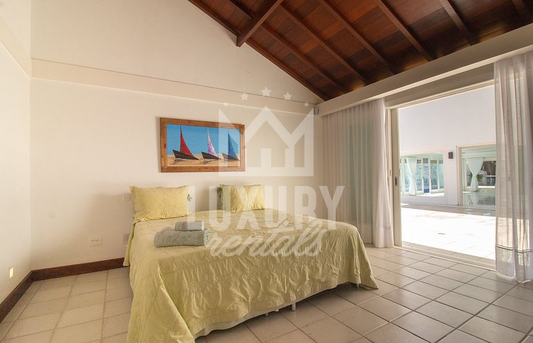 Mansão Pé na Areia da Ferradura Por Luxury Rentals