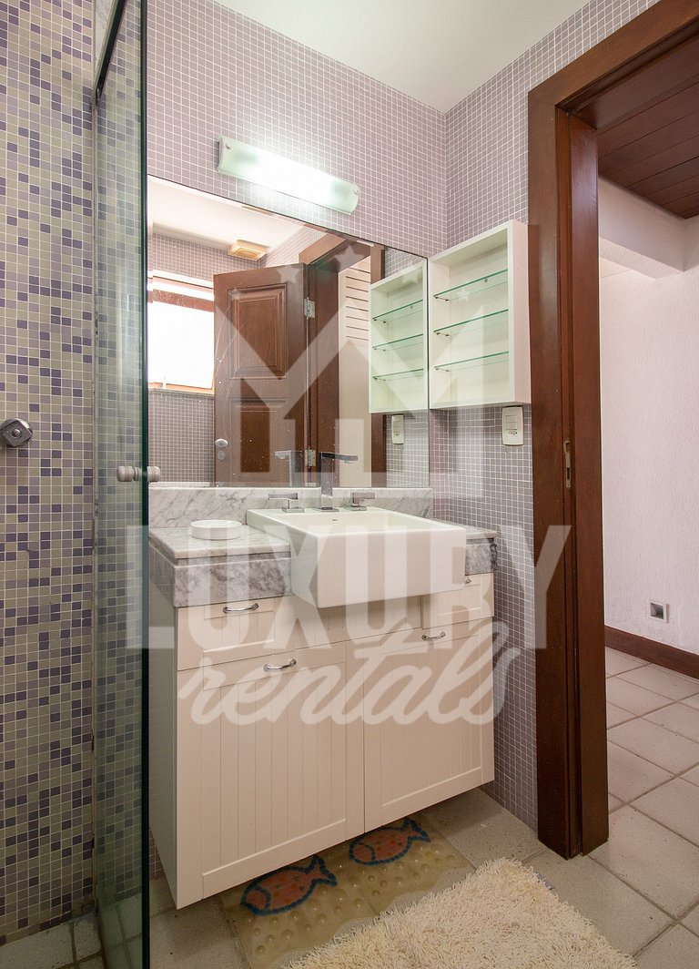 Mansão Pé na Areia da Ferradura Por Luxury Rentals