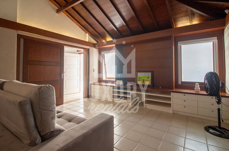 Mansão Pé na Areia da Ferradura Por Luxury Rentals