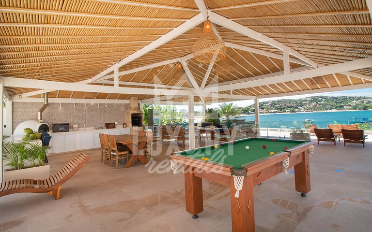 Mansão Pé na Areia da Ferradura Por Luxury Rentals