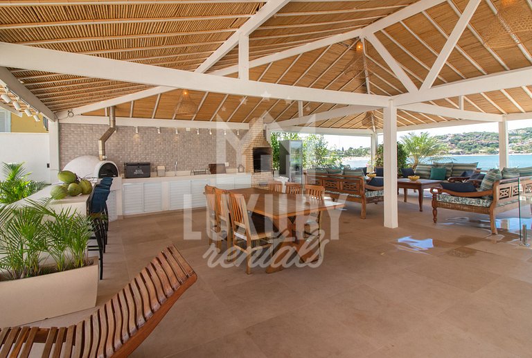 Mansão Pé na Areia da Ferradura Por Luxury Rentals