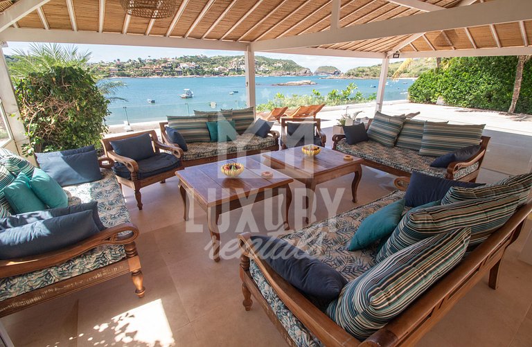 Mansão Pé na Areia da Ferradura Por Luxury Rentals