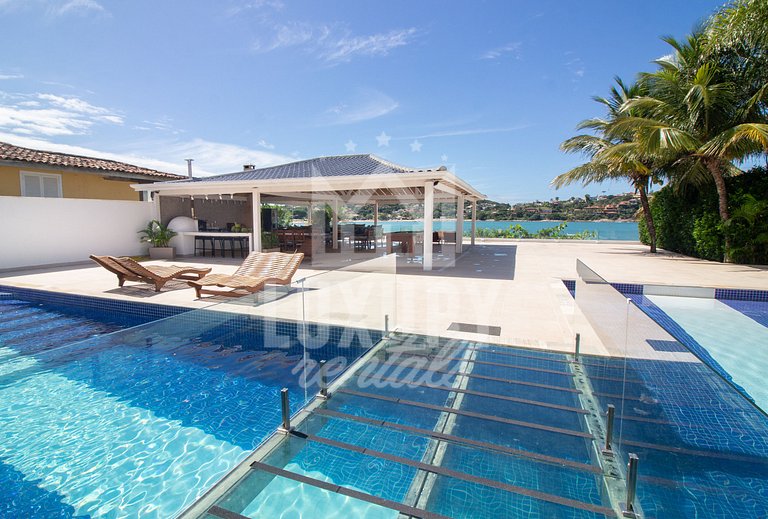 Mansão Pé na Areia da Ferradura Por Luxury Rentals