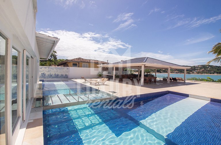 Mansão Pé na Areia da Ferradura Por Luxury Rentals