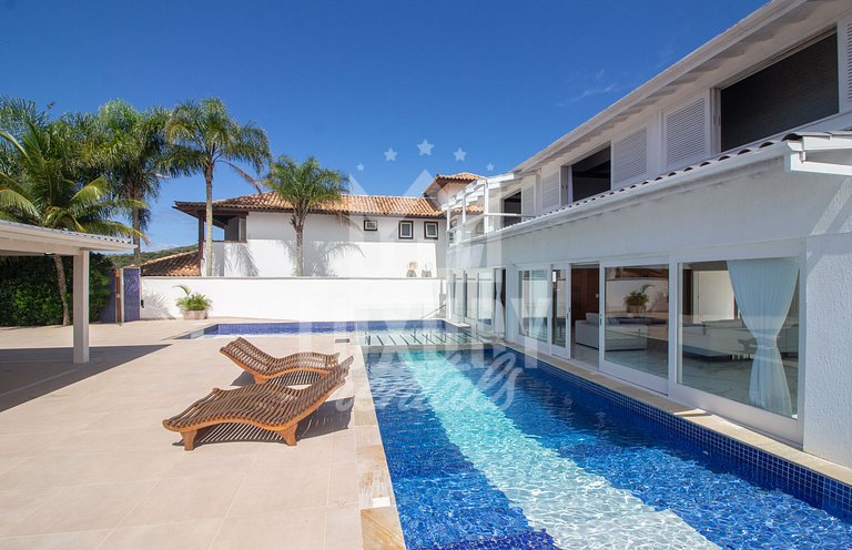 Mansão Pé na Areia da Ferradura Por Luxury Rentals