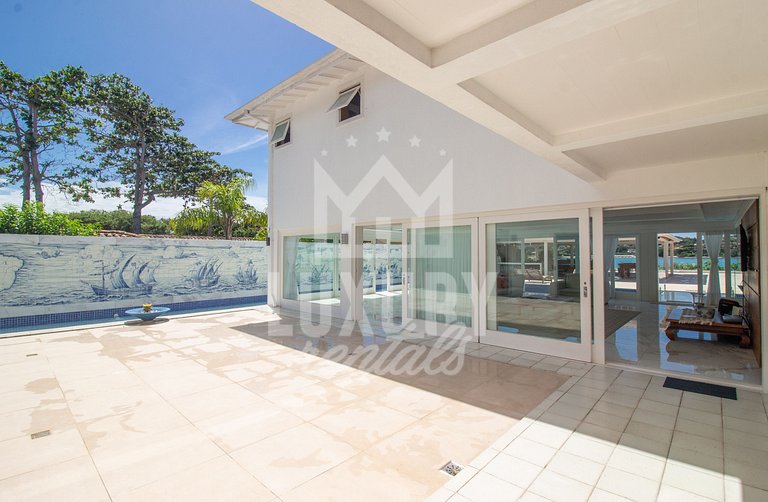 Mansão Pé na Areia da Ferradura Por Luxury Rentals