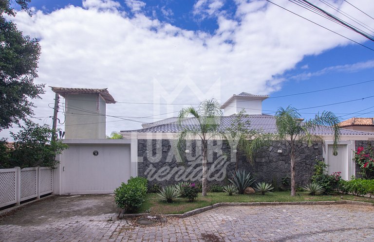 Mansão Pé na Areia da Ferradura Por Luxury Rentals
