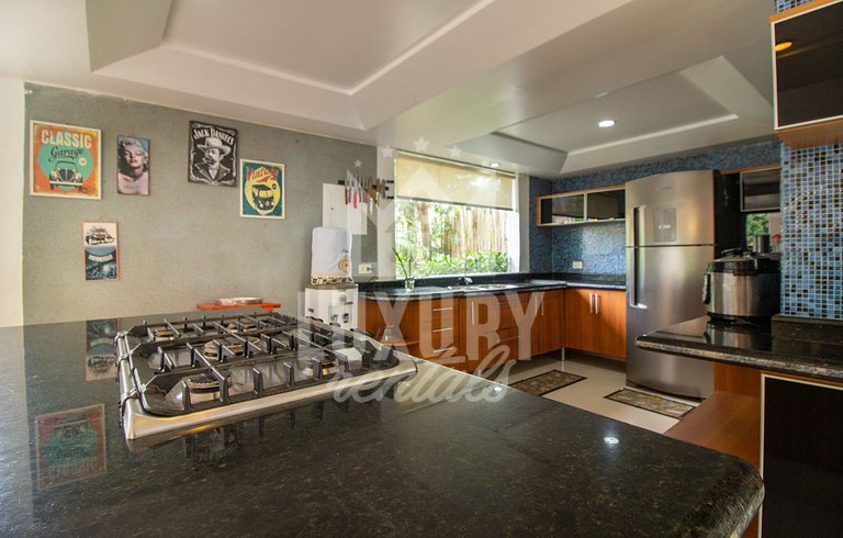 Bela Casa próximo a Praia de Manguinhos Por Luxury Rentals