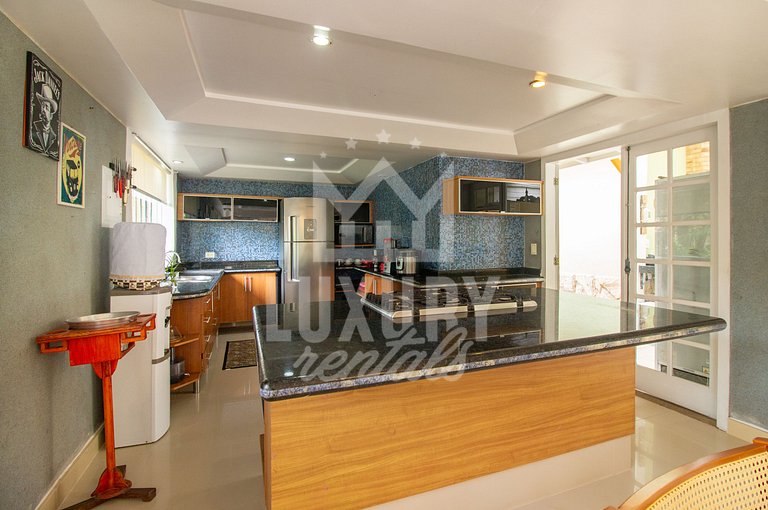 Bela Casa próximo a Praia de Manguinhos Por Luxury Rentals