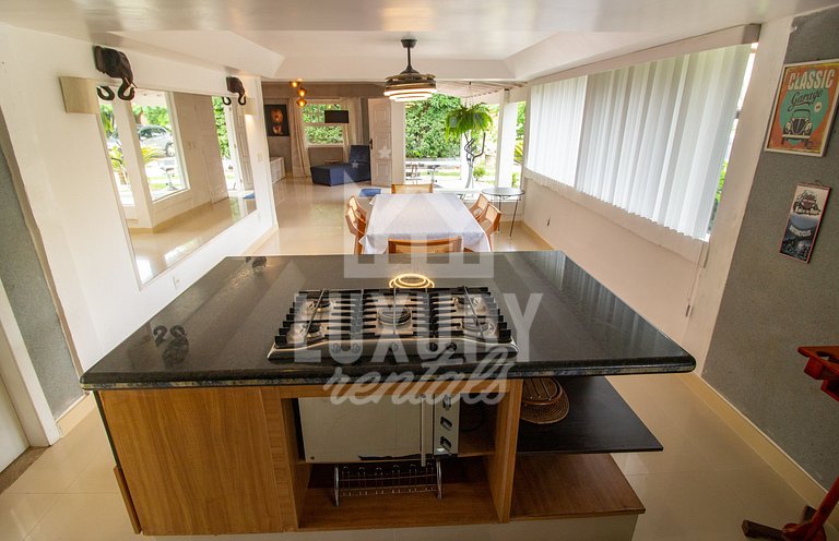 Bela Casa próximo a Praia de Manguinhos Por Luxury Rentals