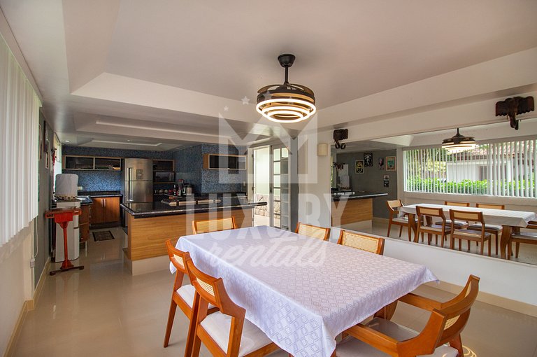 Bela Casa próximo a Praia de Manguinhos Por Luxury Rentals
