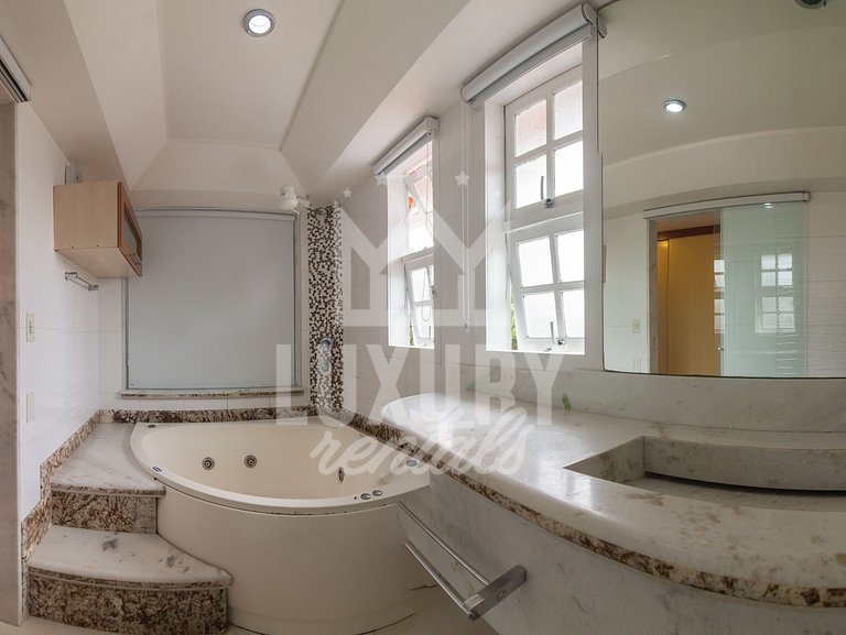 Bela Casa próximo a Praia de Manguinhos Por Luxury Rentals