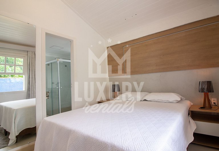 Bela Casa próximo a Praia de Manguinhos Por Luxury Rentals