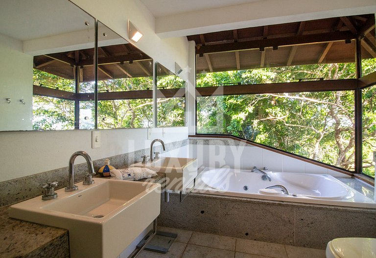 Contato com a Natureza, Vista para o Oceano e Seis Quartos P