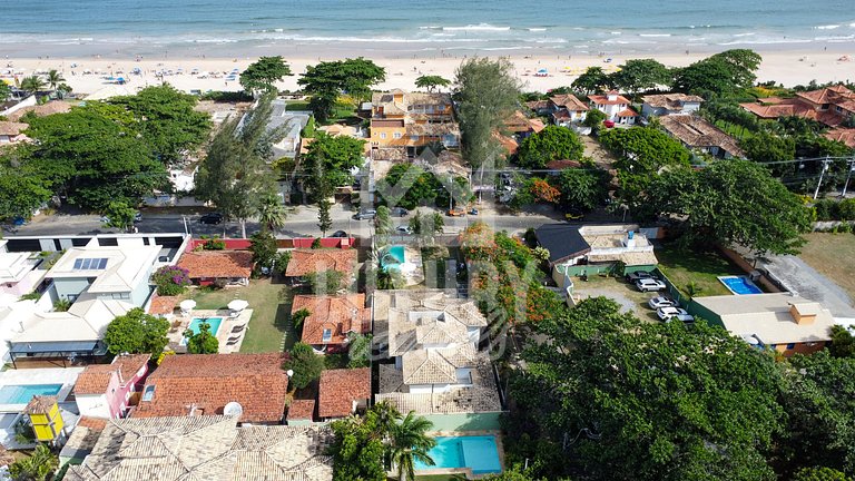 Casa com Cinco Suítes a poucos mts da Praia de Geribá
