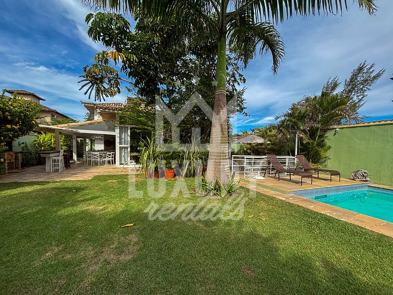Casa com Cinco Suítes a poucos mts da Praia de Geribá