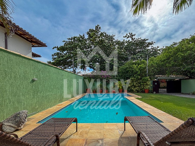 Casa com Cinco Suítes a poucos mts da Praia de Geribá