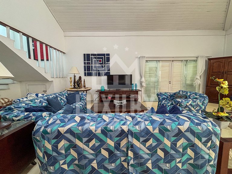 Casa com Cinco Suítes a poucos mts da Praia de Geribá