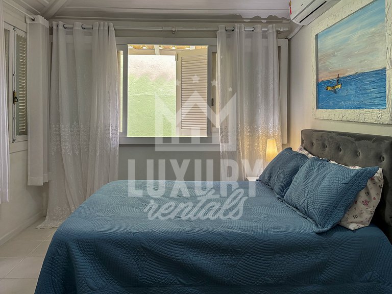 Casa com Cinco Suítes a poucos mts da Praia de Geribá