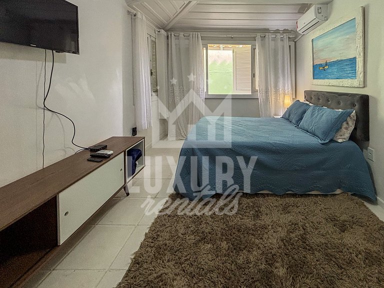 Casa com Cinco Suítes a poucos mts da Praia de Geribá
