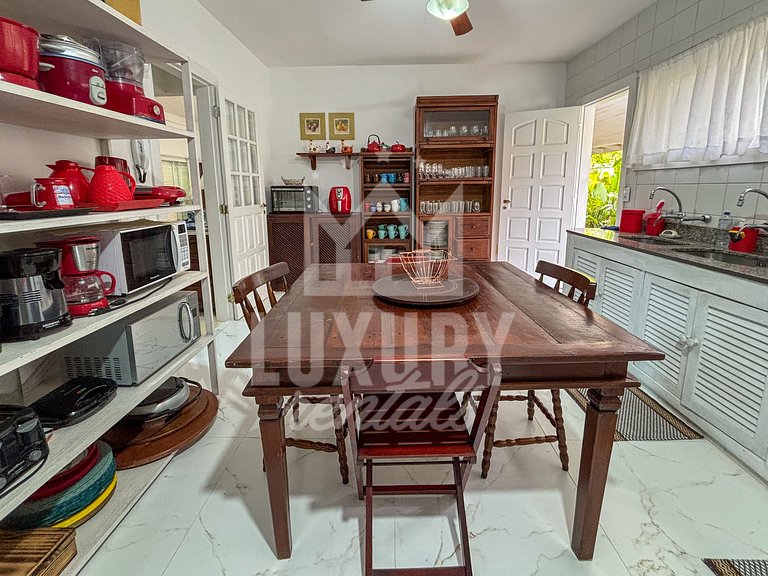 Casa com Cinco Suítes a poucos mts da Praia de Geribá