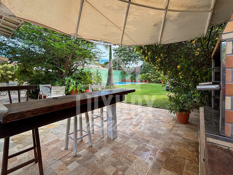 Casa com Cinco Suítes a poucos mts da Praia de Geribá