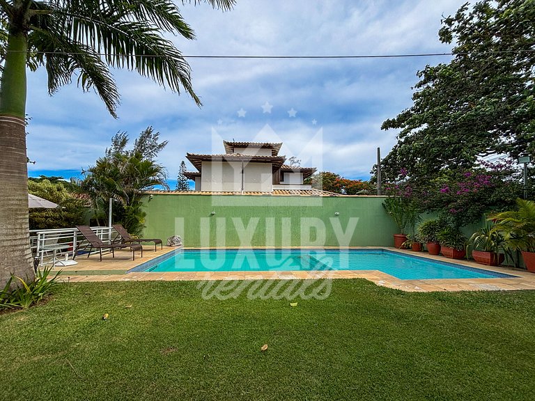 Casa com Cinco Suítes a poucos mts da Praia de Geribá